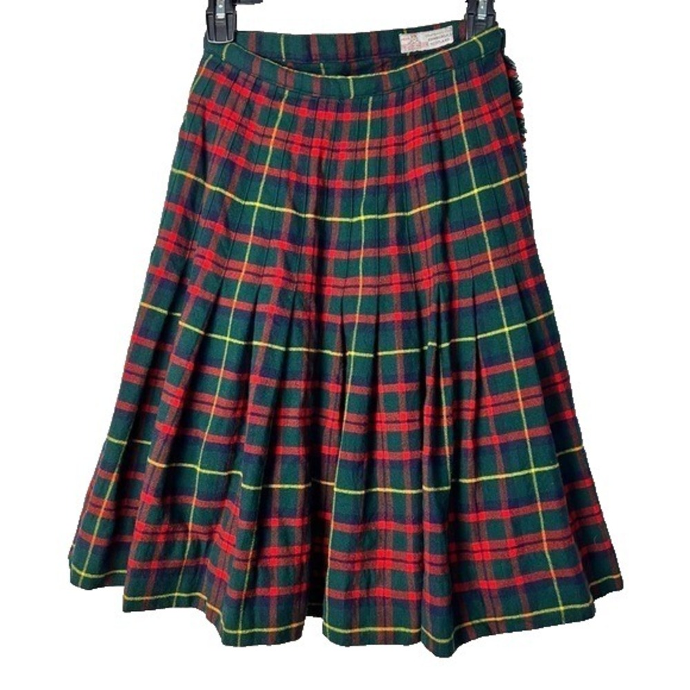 The Luckenbooth Scottish Wool Kilt in Red Size XS Red Green Plaid Holiday Winter